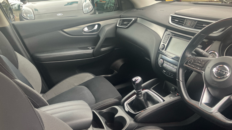 Nissan Qashqai 1.3 DiG-T N-Connecta 5dr Petrol Hatchback